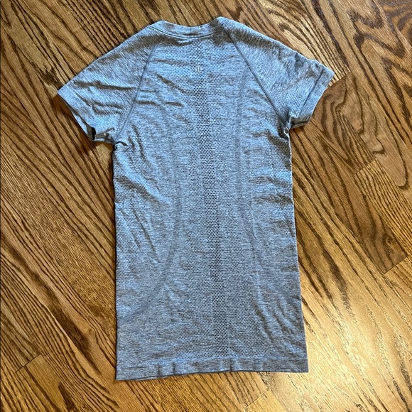 Lululemon Swiftly Tech Short Sleeve - Picture 2 of 3